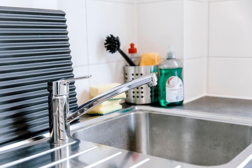 Zentral Und Frisch Eingerichtet: 2 Zi. 24H Checkin Apartment Kiel Bagian luar foto